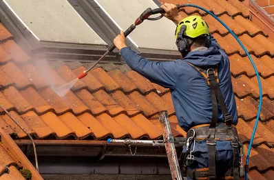 Démoussage et hydrofuge de toiture à Thuile